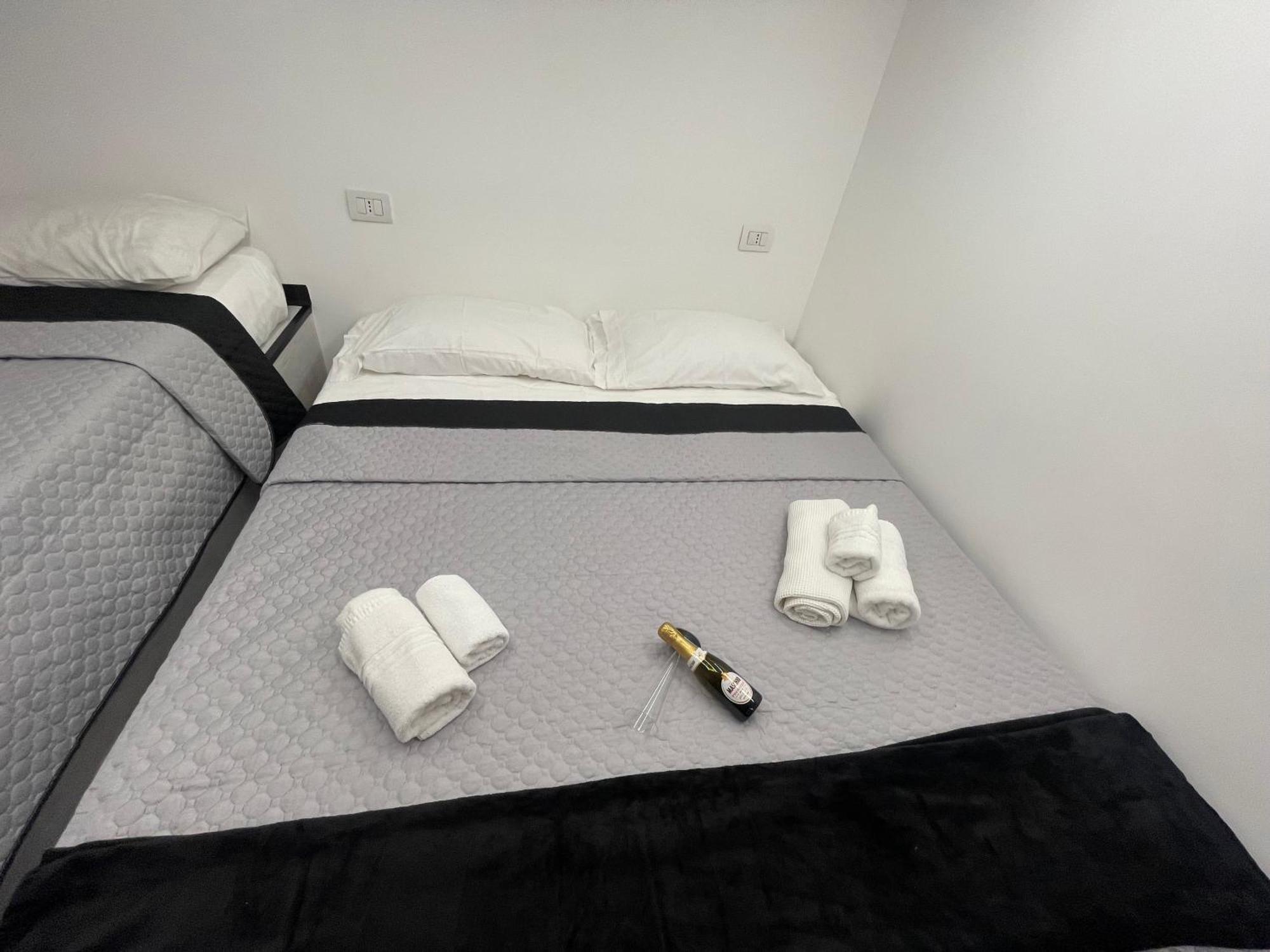 فندق Lux House Naples Airport المظهر الخارجي الصورة